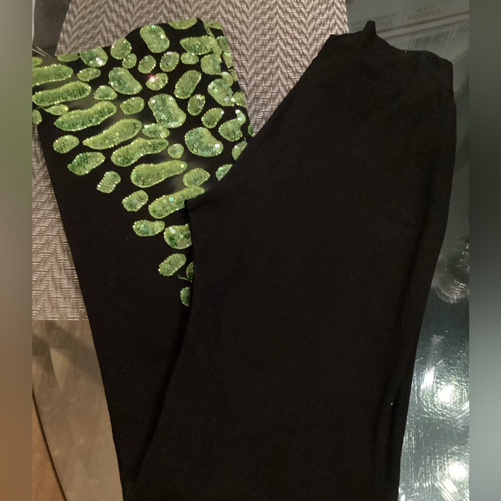 Unique Blk w/Green Sequined Leggings Pants by Canadian designer Naomi - size L